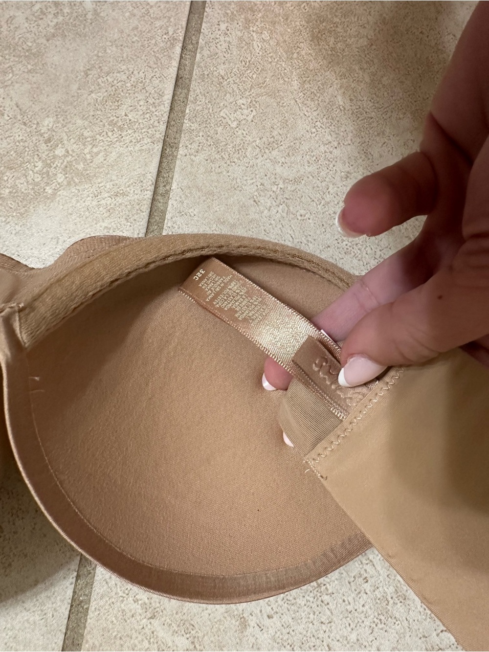SKIMS Strapless Nude push up Bra - Picture 3 of 3